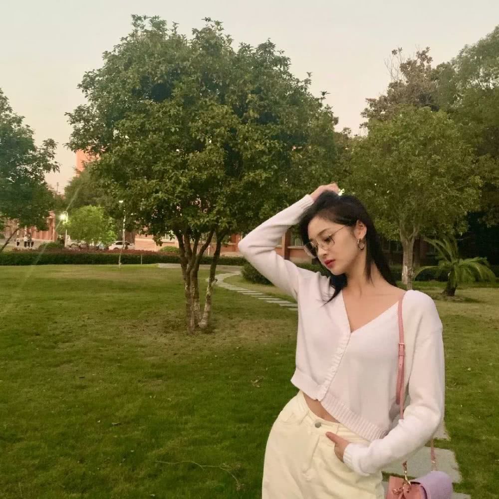 周洁琼穿古风扮琵琶仙子登台,太赞了