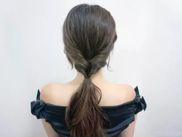 过年梳这四种发型有精气神还显年轻，看吴昕示范就知道了