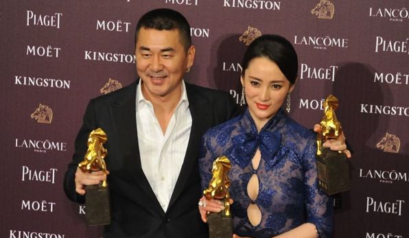 33岁才红的他，抛弃蒋勤勤另娶新欢47岁离世，妻女独自生活