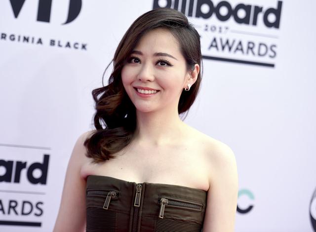 贾乃亮和宋仲基,离婚后再次露面状态大不同,别让理智随爱情丢失