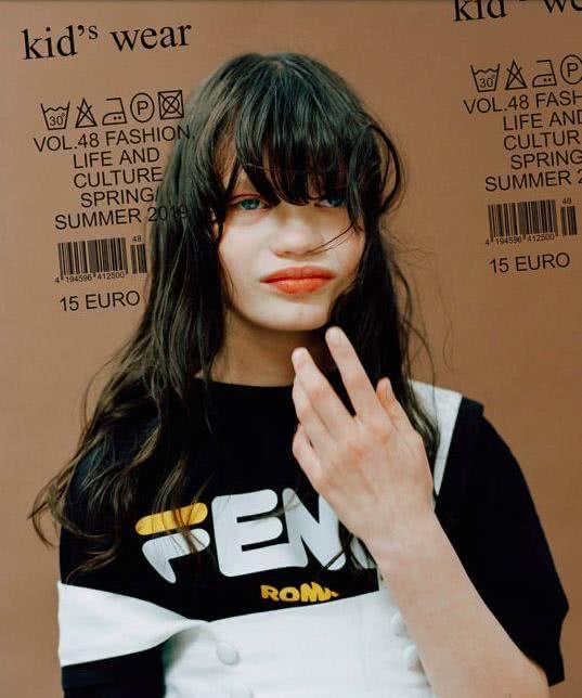 9岁乌克兰女孩长了一副扁平鼻梁,打破刻板审美成为了封面女郎?