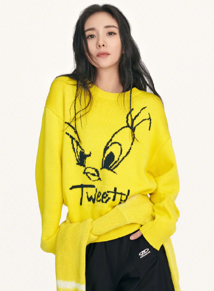 杨幂离婚后大胆挑战马卡龙色毛衣,意外很惊艳!