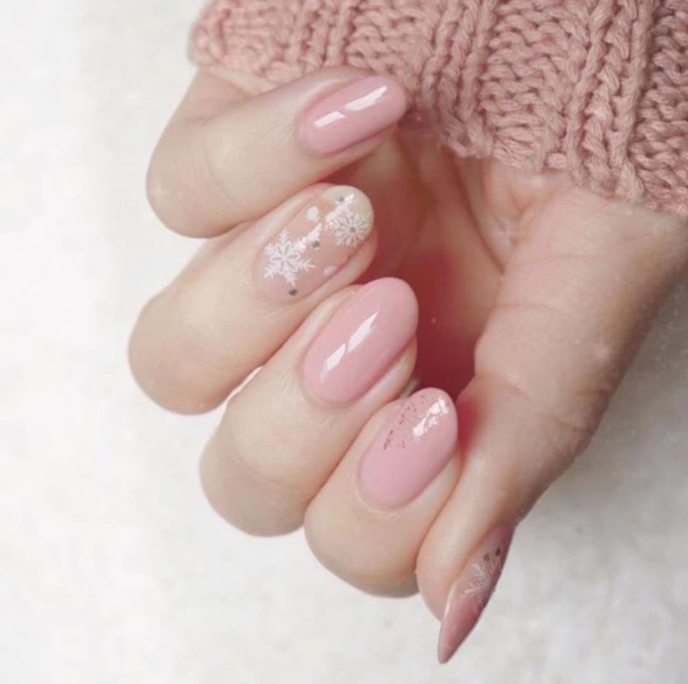 最适合今年冬季做的雪花美甲，你不想试试吗？