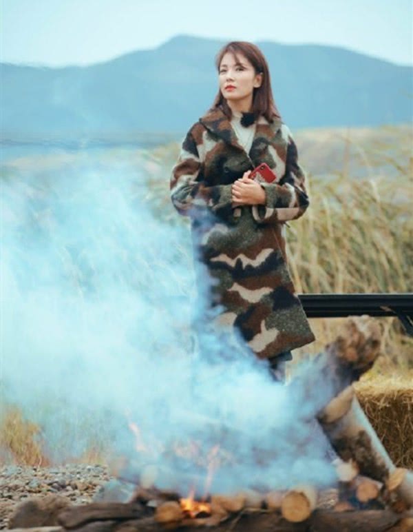 刘涛把硬汉迷彩穿出时尚感,军旅风LOOK又美又飒