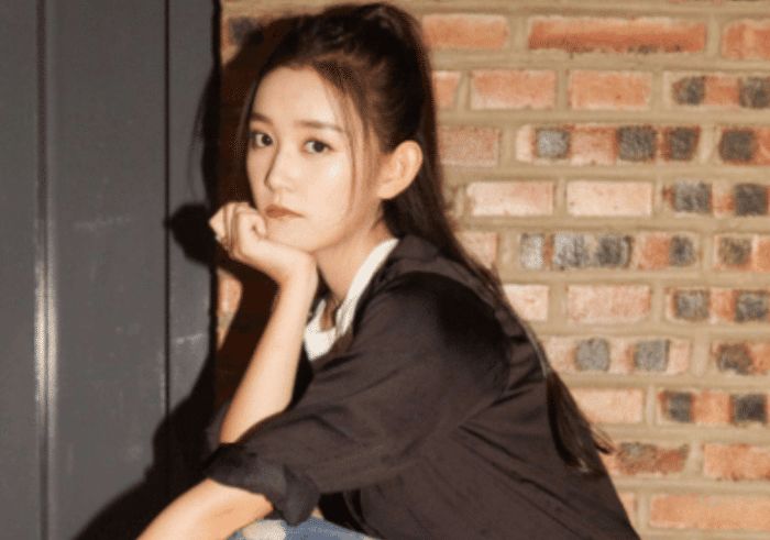 19岁蒋依依“发育过猛”?大胆穿性感吊带自拍,这身材不只是少女