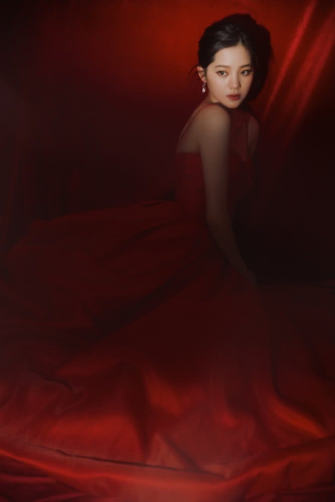 长开后的欧阳娜娜有多美？晚会上穿晚礼裙，身材让全网女生绝望