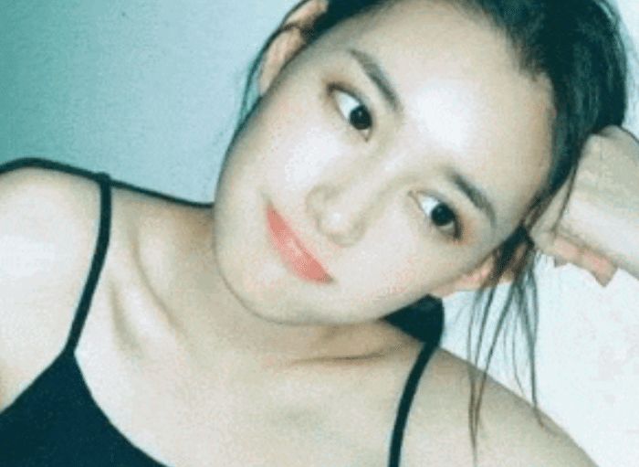 19岁蒋依依“发育过猛”?大胆穿性感吊带自拍,这身材不只是少女