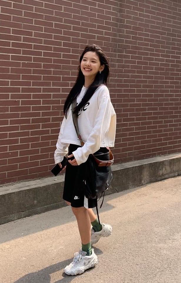 章若楠这是啥神仙颜值？宽大篮球服却穿出了初恋感，太好看了