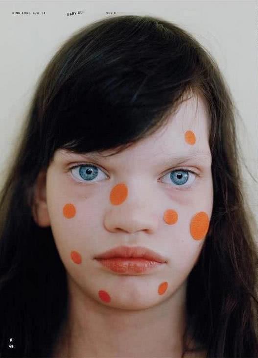 9岁乌克兰女孩长了一副扁平鼻梁,打破刻板审美成为了封面女郎?