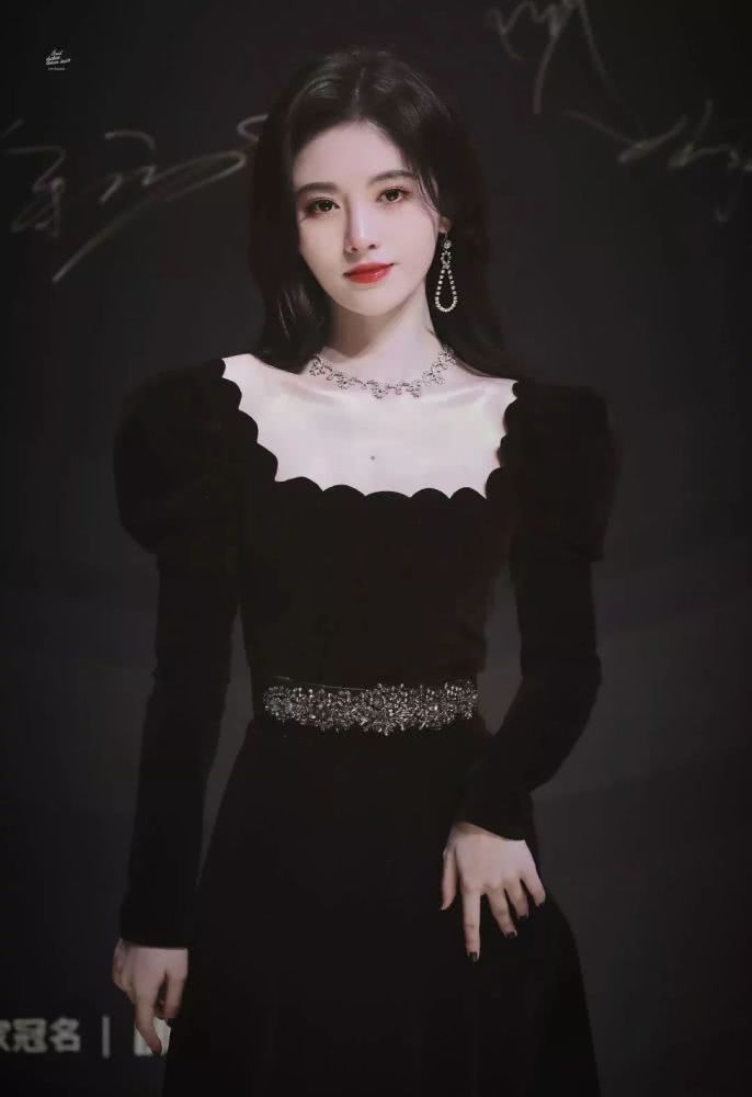 4招教你打造完美底妆，清透又有高级感，浮粉斑驳全走开