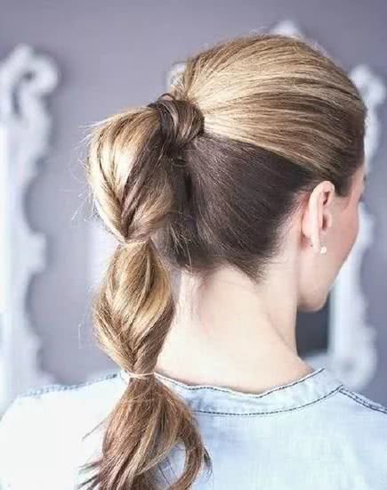 过年梳这四种发型有精气神还显年轻，看吴昕示范就知道了