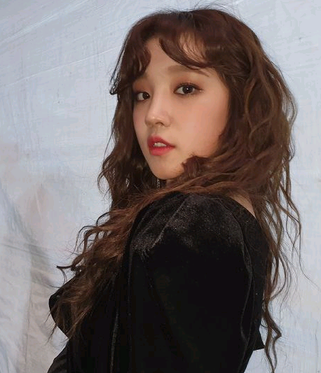 宋雨琦大胆晒无修图,当她蹲下那一刻,再也不想叫她雨琦弟弟了