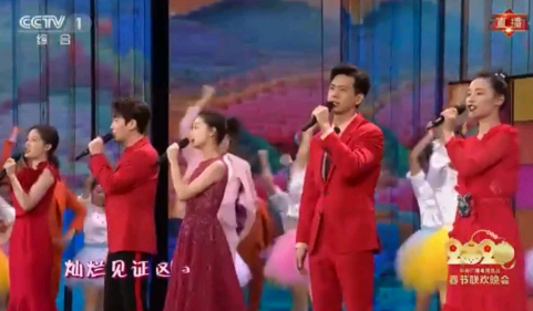 春晚主持人鼻影引热议,黄晓明帅气吸粉,看到马思纯:不敢相信