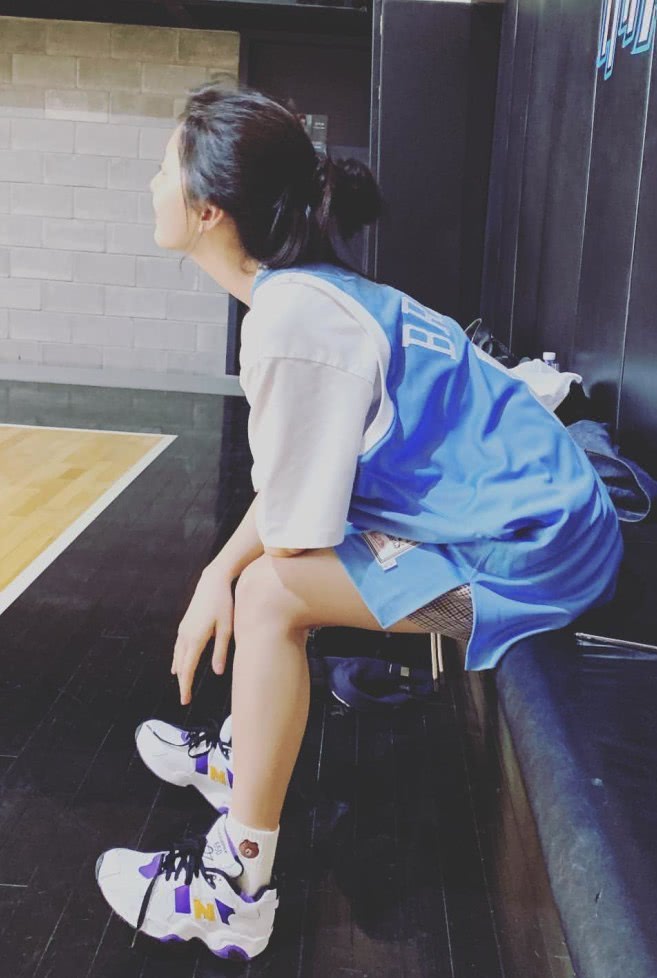 章若楠这是啥神仙颜值？宽大篮球服却穿出了初恋感，太好看了