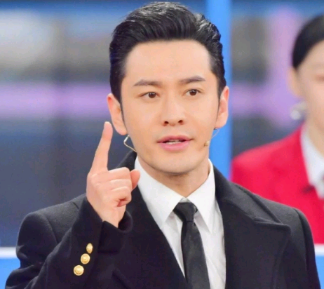 春晚主持人鼻影引热议,黄晓明帅气吸粉,看到马思纯:不敢相信