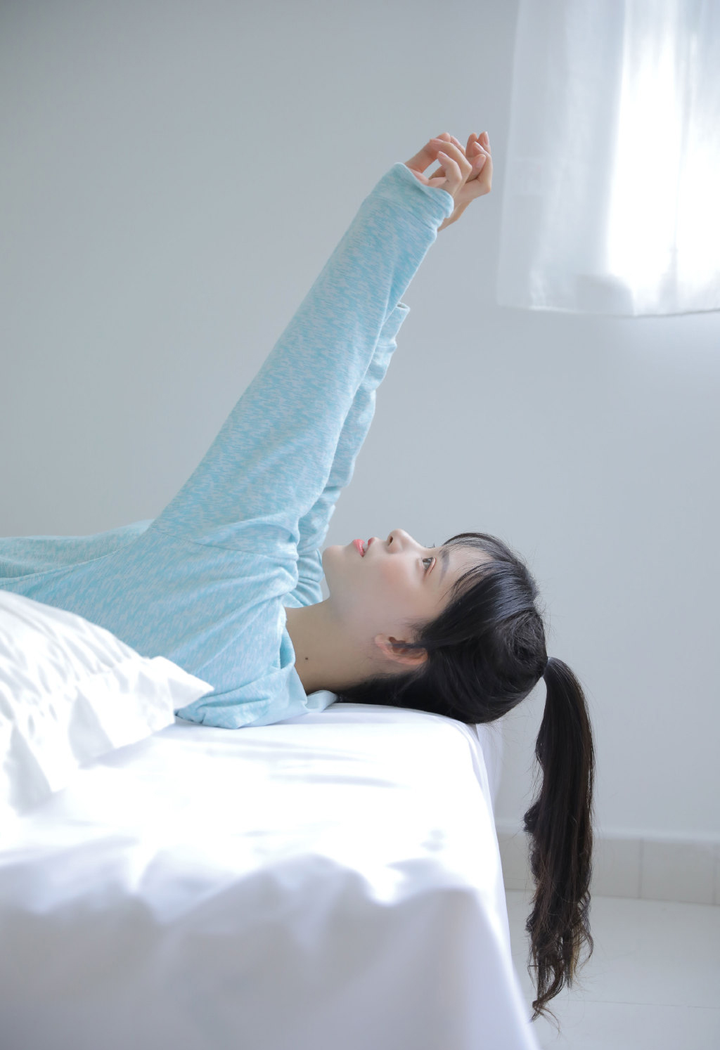 床上美女尤物性感细白长直腿美女写真