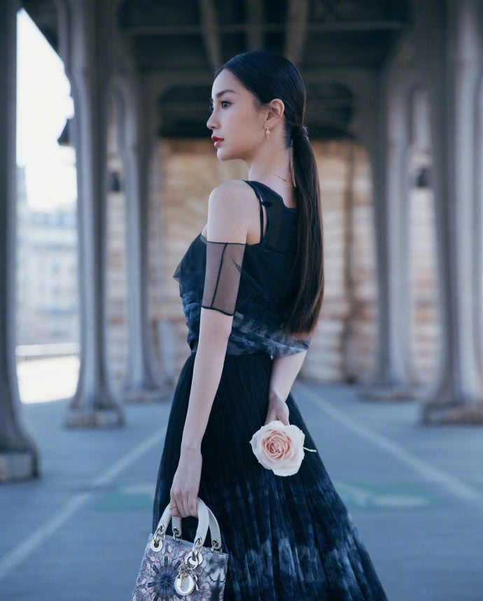 ANGELABABY轻盈薄纱通透柔软,展现无限柔情