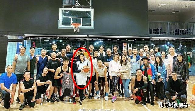 高以翔女友晒两人合照暗示告别,坦言新年将努力让生活重回正轨