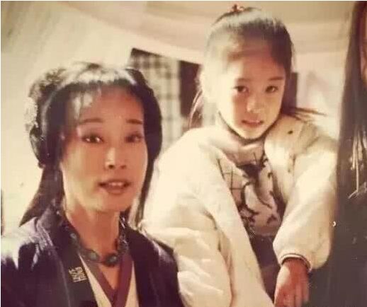 她“误打误撞”把妹妹带进演艺圈,如今妹妹红遍全国,她不温不火