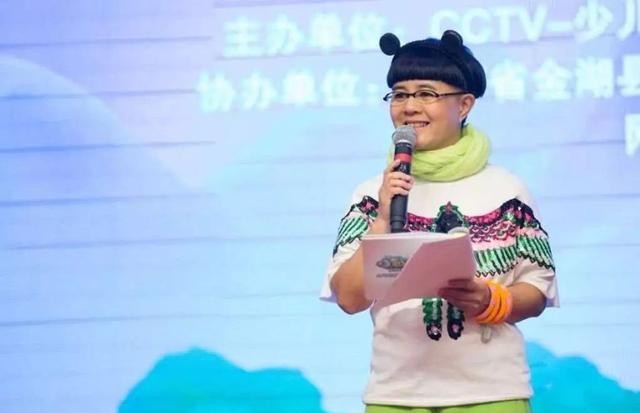 金龟子王宁30年珍珠婚罕见秀合影,幸福宣称创造了自己的般配