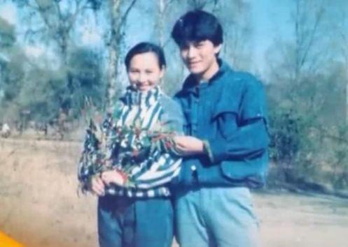 她裸嫁穷光蛋，北漂住6平米“婚房”，恩爱25年，今资产数不尽