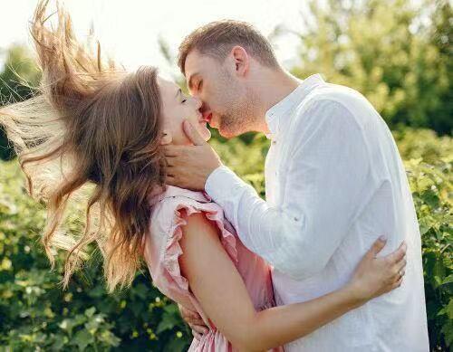 让男人发疯的想你技巧 这些话别说会让他想入非非