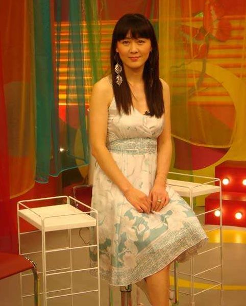 她是黄磊同学,24岁成影后,嫁导演被家暴,二婚嫁运动员