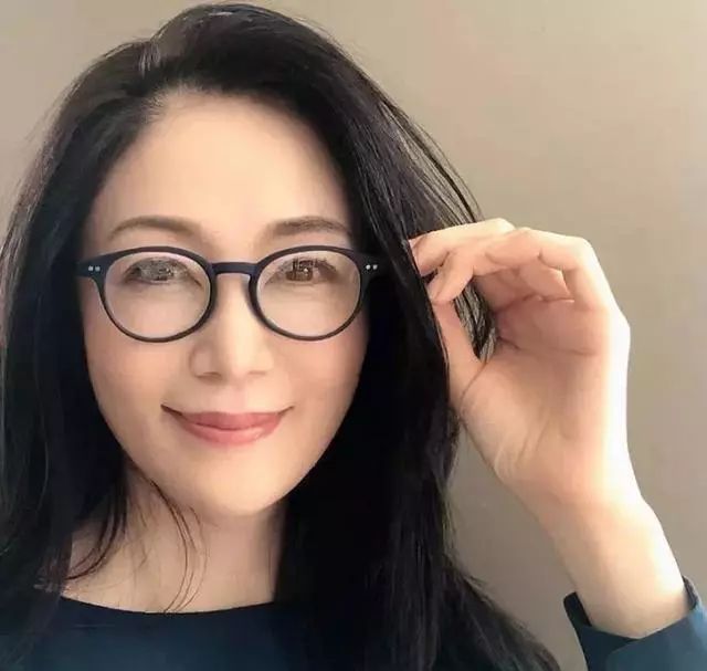 52岁老阿姨有多美?这个日本女人用她的身材来告诉你