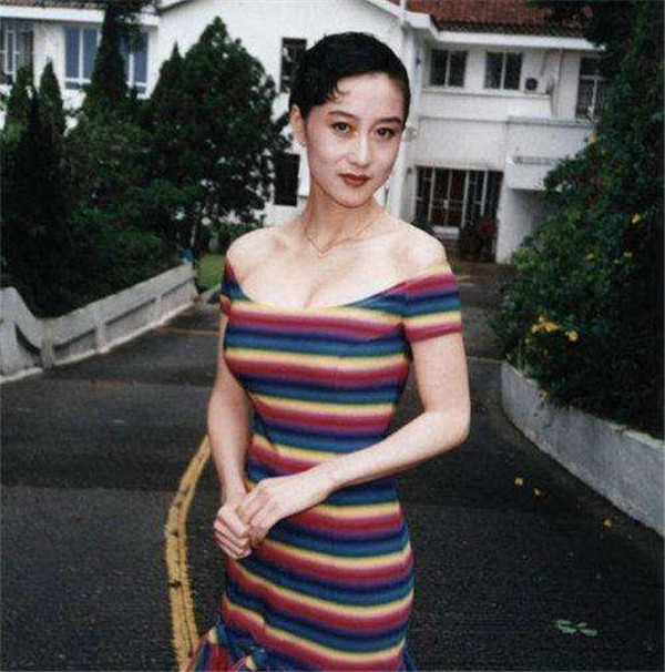 性感女神利智,令赌王何鸿燊疯狂,李连杰为她不要命