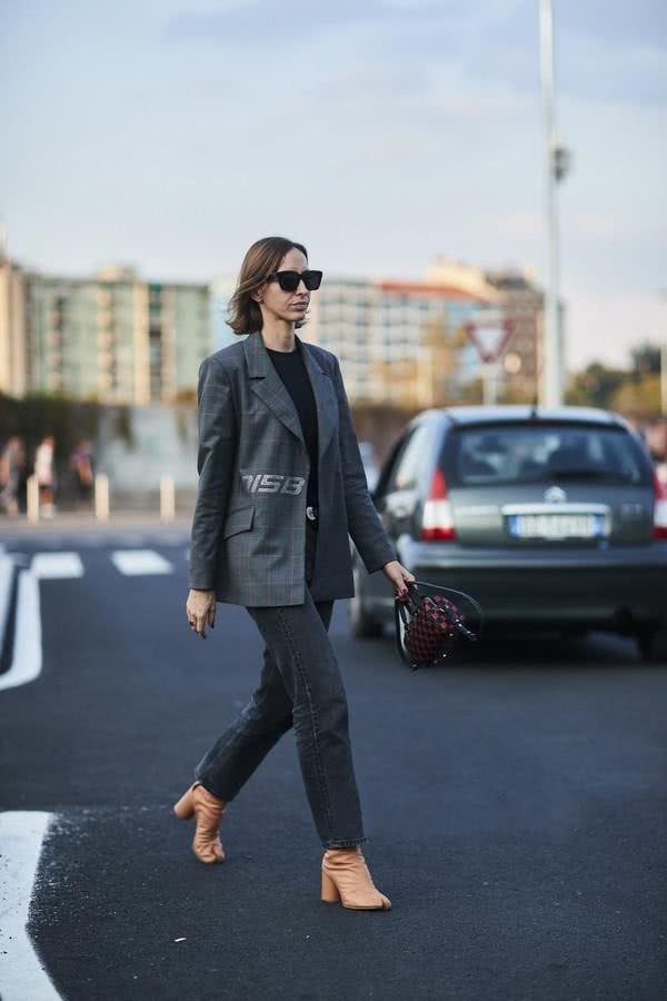 欧美街拍：今年早春穿这5款鞋，回头率高时尚还不撞鞋