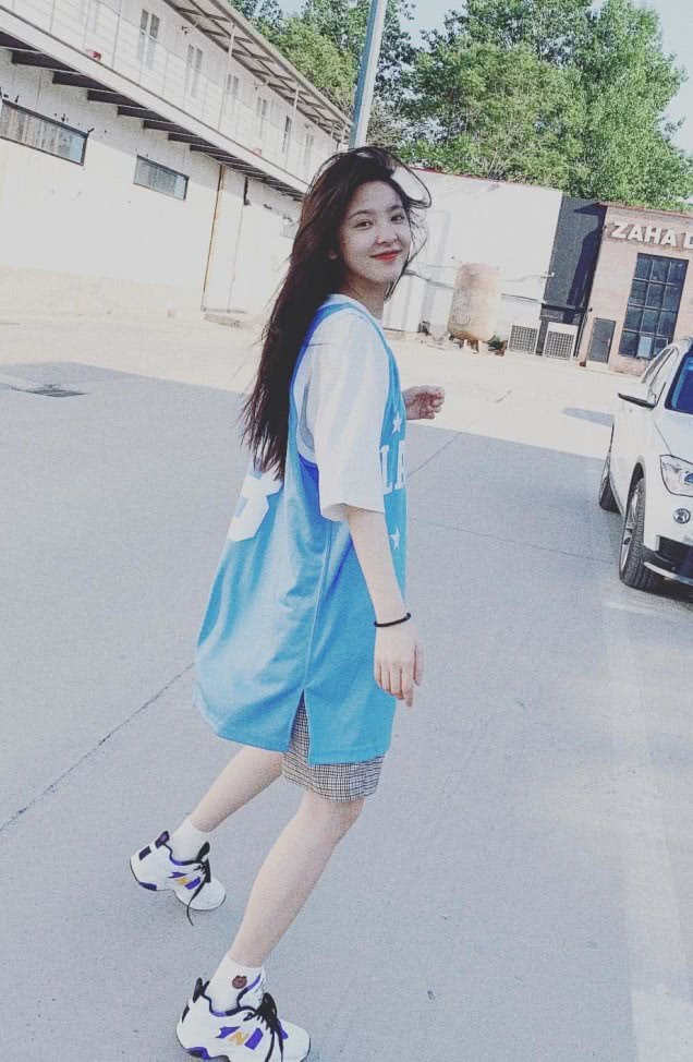 章若楠这是啥神仙颜值？宽大篮球服却穿出了初恋感，太好看了