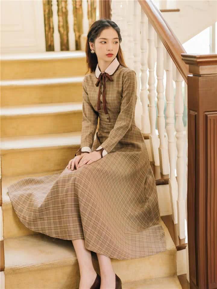 早春很火的连衣裙新穿法,时髦洋气又显身材,高级感太强