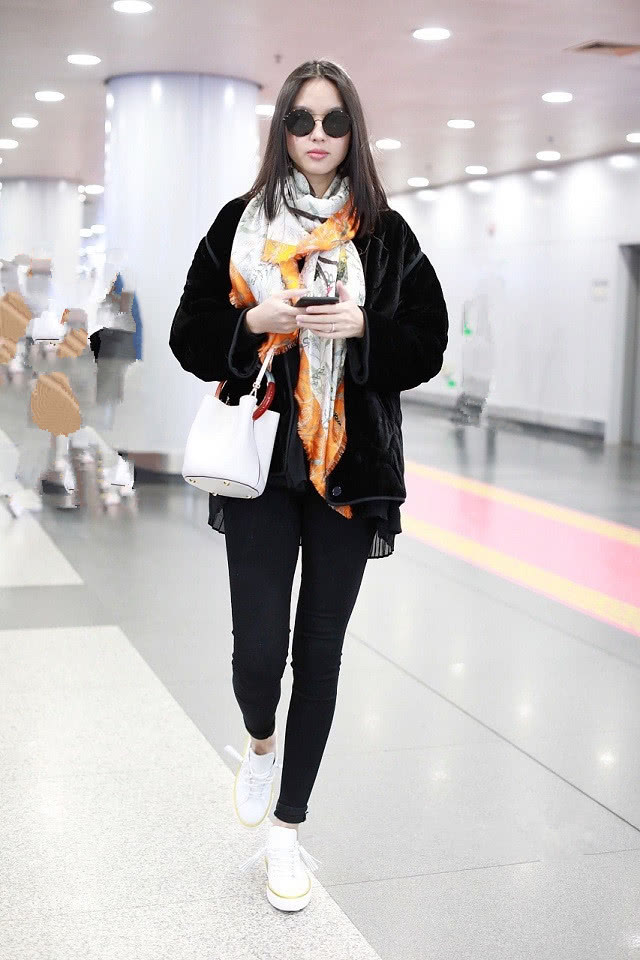 打底裤太俗气,今年冬天流行这条裤子,遮肉显瘦还很保暖