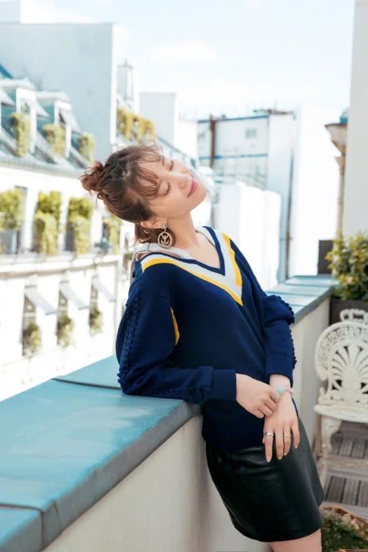 刘诗诗穿粉色连衣裙很淑女,剪短发造型尽显女神风范!