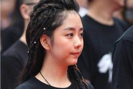 泫雅扎脏辫发型被吐槽,迪丽热巴谭松韵少女感脏辫赢了