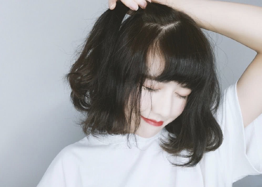 2020最火的“人鱼卷发”，比锁骨发还要好看，修饰脸型让你又美又飒