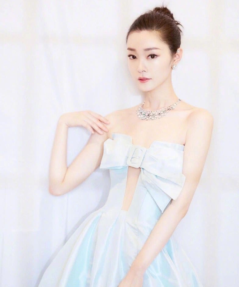 宋轶的搭配太大胆,穿露腹装力证尤物身材,刚火就这么拼!