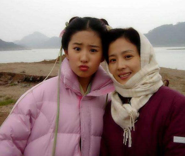 曾是国家一级演员,退出国籍移居美国,素颜外出昔日容颜已不存在