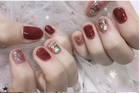 2020年流行美甲新款式图片,过本命年红色美甲闪亮新款