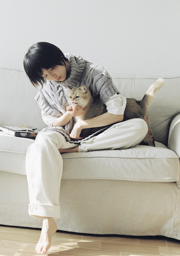 诸葛大力才是名不虚传的腿精,穿短靴配“毒液袜”,这身材谁不羡慕