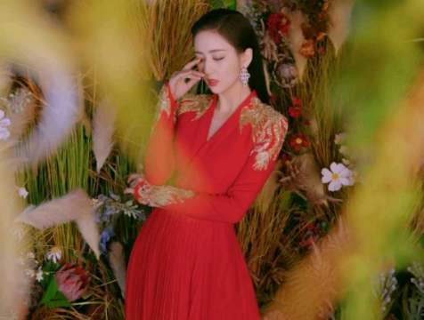 春晚主持人鼻影引热议,黄晓明帅气吸粉,看到马思纯:不敢相信