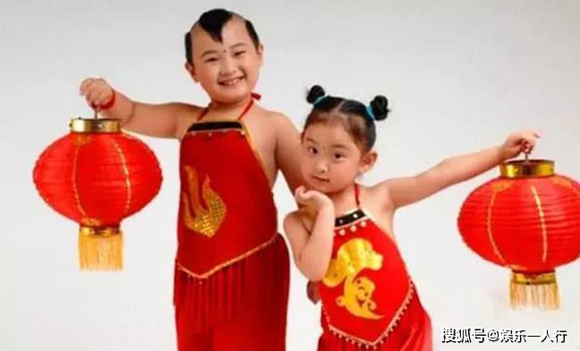 3岁登上春晚一夜成名，年收入赚百万，如今不愿上学父母悔不当初