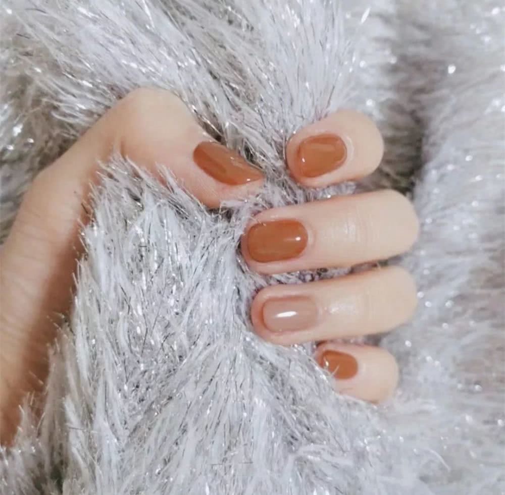 2020冬季做什么纯色美甲显白还好看？