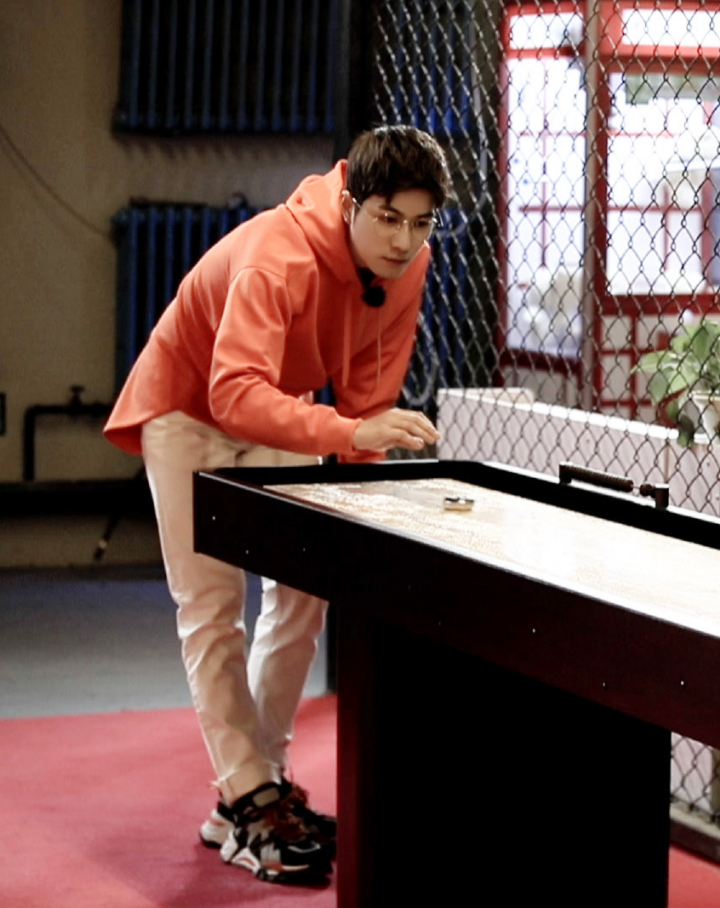 时尚达人告诉你“老爹鞋”怎么穿不显腿粗,还很洋气,00后必学