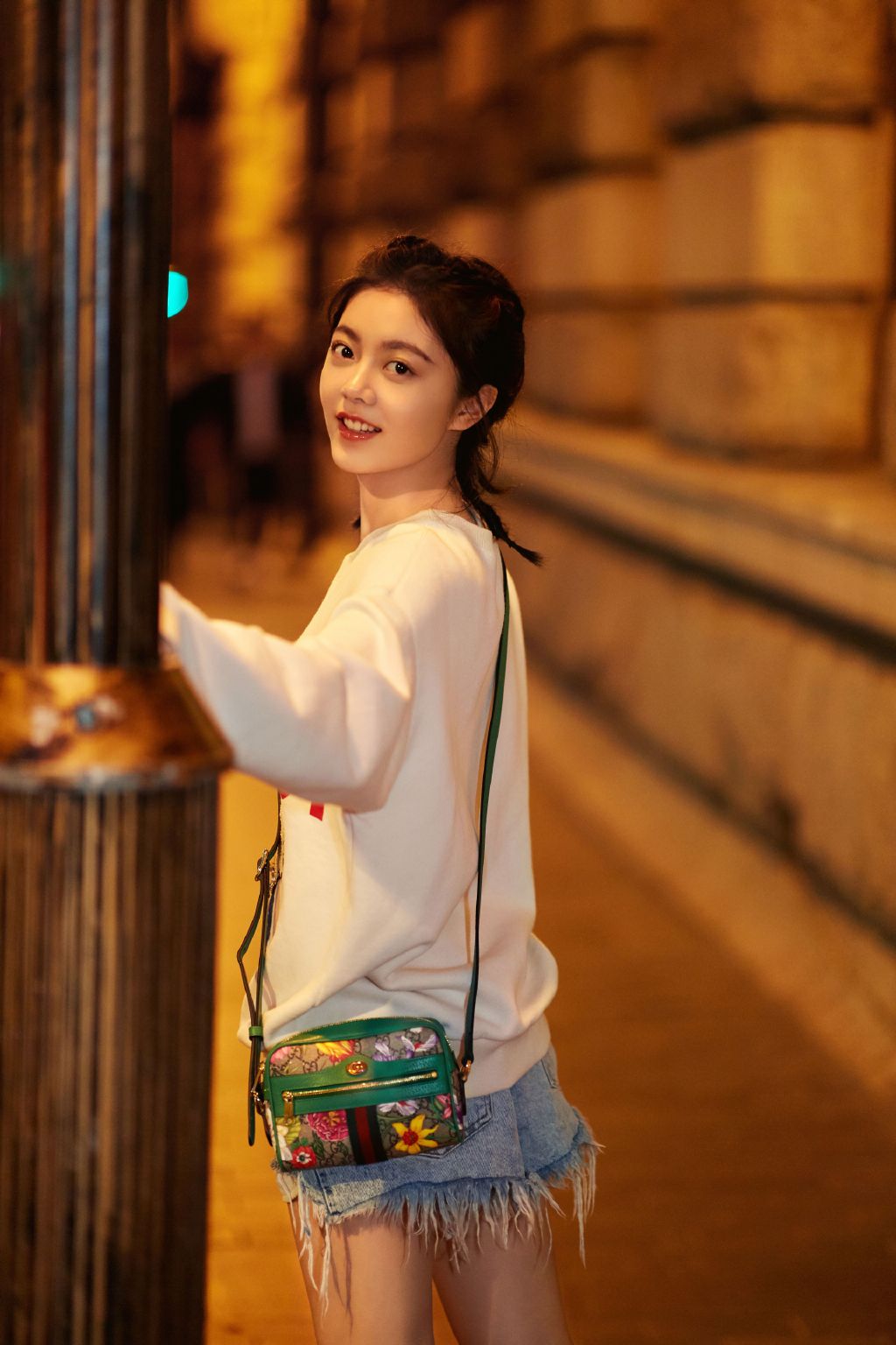 赵今麦清凉冬夜街拍写真图片