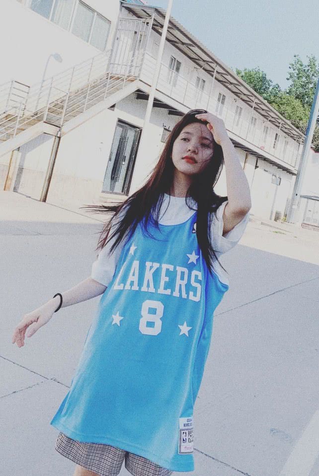 章若楠这是啥神仙颜值？宽大篮球服却穿出了初恋感，太好看了