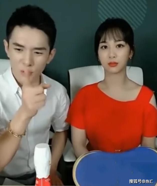 杨紫与李佳琦直播,为看清弹幕凑近镜头那刻,这颜值谁扛得住?