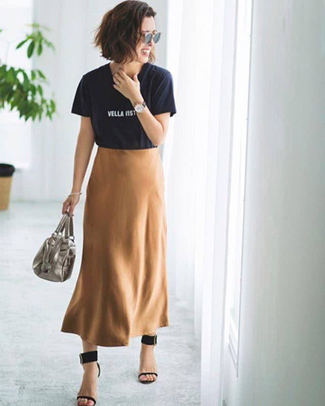 这条半身裙俘虏了多少女人的心？今年冬天有必要买一条