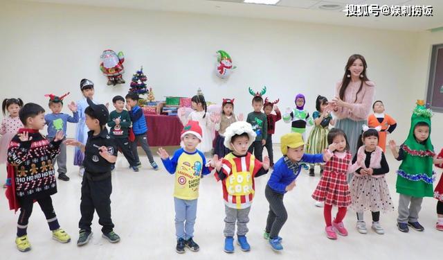 林志玲晒与老公牵手照庆祝元旦，配文字里行间满满的爱意