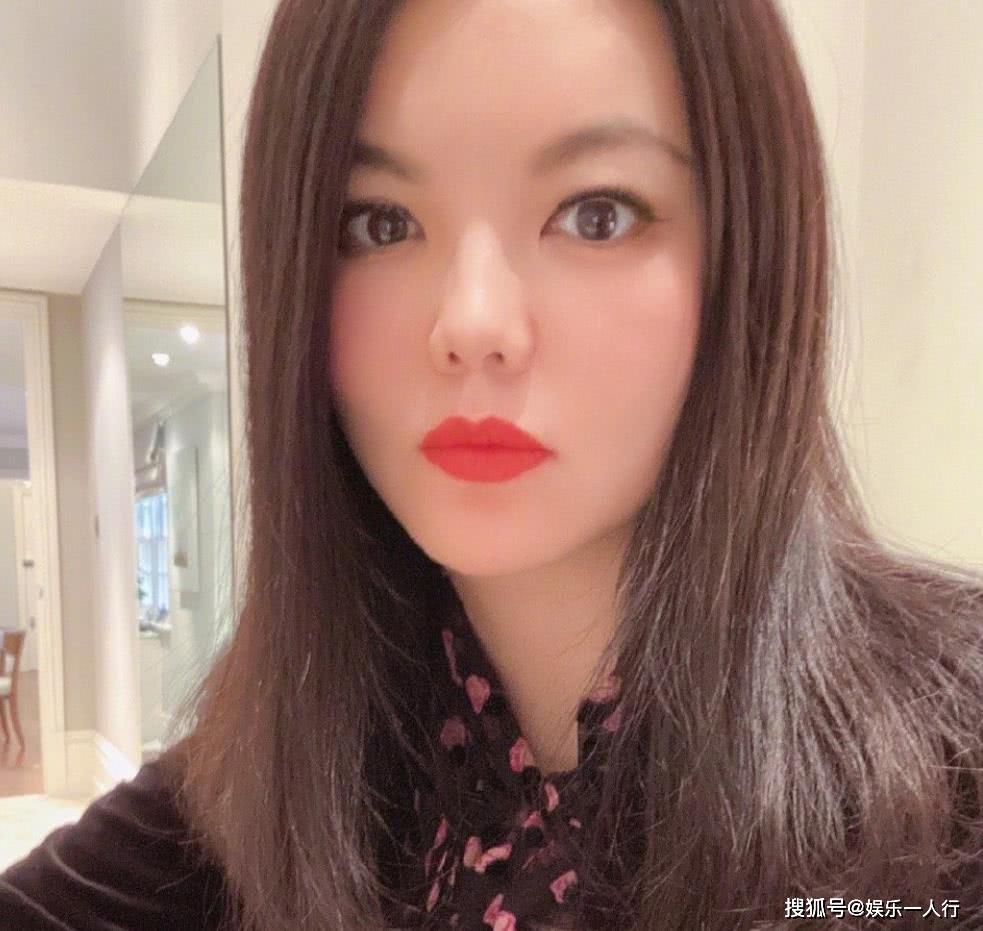 同样都是亲姐妹发展大不同，李湘生活奢侈有上亿身家，妹妹却成这样